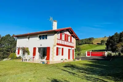 Image de Maison basque 3* entre Mer et  Montagnes  sur 1500 m2 clos  (village classé)