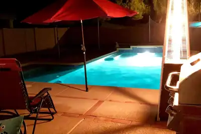 Image de 3 Br chauffé eau salée privée Sunny piscine entrée / sortie stéréo haut-parleurs Prof Bbq Gril