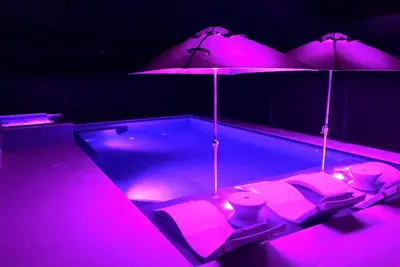 Image de \"The Sonset\" Mises à jour tout au long. Près de la plage de Vanderbilt et du col Delnor Wiggins