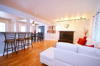 Image de Rénovation complète! Près de Belmar: restaurants, boutiques, et plus encore! RedRocks / Centre-ville / Mtns