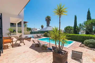 Image de Villa avec piscine, quartier calme, pour 8 personnes, avec Vue sur Mer