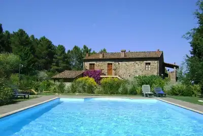 Image de Vie toscane, vue panoramique, parc, piscine, détente, randonnée, vélo