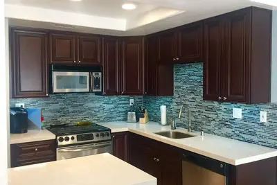 Image de Complètement rénové! ! Blocs à l'hippodrome et de la plage, Ac, lavage / sèche-linge et piscine / spa