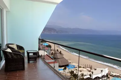 Image de Icon Vallarta Condominios Leo: Luxe 2 chambres avec balcon en front de mer