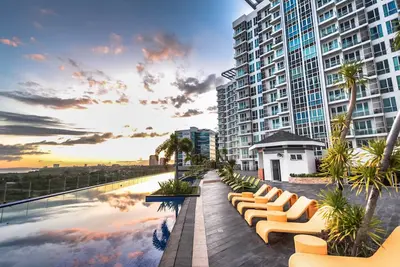 Image de CSuites at 8 Newtown Residences