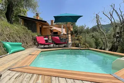 Image de maison de vacances avec piscine dans un décor absolument fabuleux!
