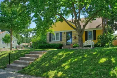 Image de Charmante maison dans quartier calme et historique près des lacs et du centre-ville