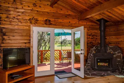 Image de Cabine de luxe sur le terrain de golf - 5 min du parc Nat'l, bain à remous, cheminée