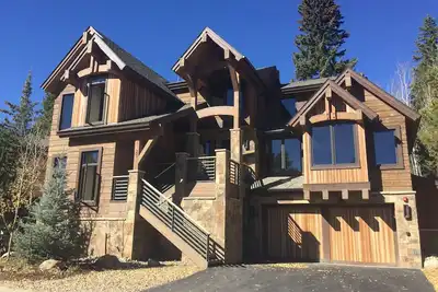 Image de Ski-in / Ski-Out Meadows Lane Retreat - Nouvellement construit avec ascenseur