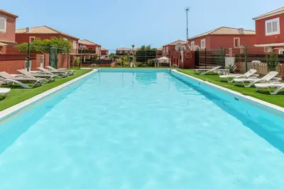 Caleta Fuste. Private terrace, south facing, fantastic pool, parking, WiFi, Tvsat