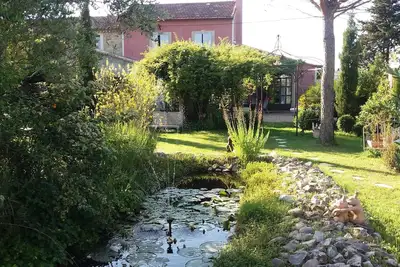 Image de Remise rénovée avec charme, piscine et jardin bucolique au pied du Lubéron