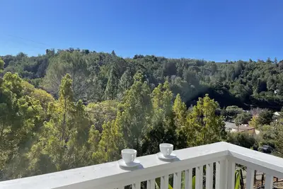 Image de Simplement merveilleux 2 chambres à coucher avec kitchenette, patio grill et grand balcon