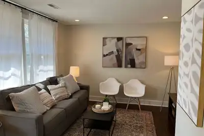 Image de Un grand appartement au milieu de tout cela!