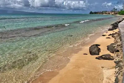 Image de Vues incroyables et front de mer, à 3 metre. Où votre cour est l'océan