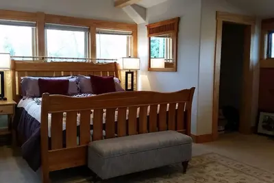 Image de Suite privée à un pâté de maisons de Main. Deux fois l'espace d'un hôtel à moitié prix