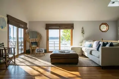 Image de Superbes couchers de soleil! Plage familiale privée et quai. Droit sur l'eau