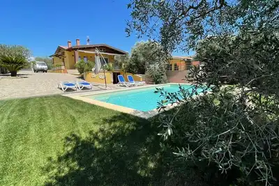 Image de Villa indépendante deux appartements indépendants avec piscine, bain à remous, parc