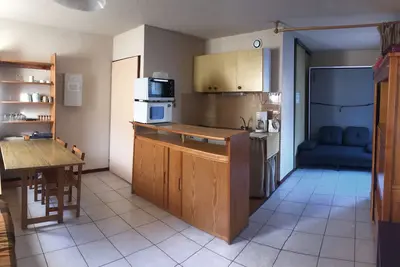 Hautes-Pyrénées Studio, résidence calme, parking privé, proximité centre