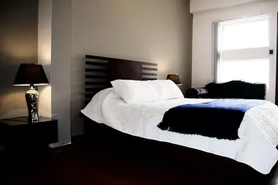 Image de Walkable to Downtown, Stadium, Hosp St Ines - Queen Bed Ground Floor +Terrace 2f