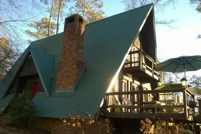 Image de Fisher Hollow Waterfront Cabin Lake Guntersville