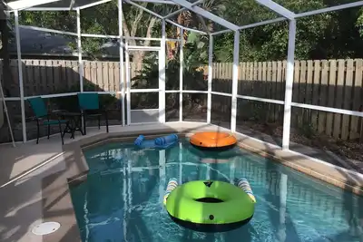 Image de Maison confortable Edgewater, piscine chauffée et cour privée