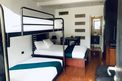 Image de Walkable to Downtown, Stadium! Queen + Bunk Beds, Ground Floor + Terrace 2 Floor