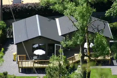 Image de Villa spacieuse près de la rivière