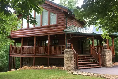 Image de Cabine de luxe, 4 Suites Bd / 4ba, Demi-salle de bain, Jeu Rm, Media Rm, Cheminées, Hot Tub