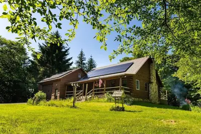 Image de This cabin is a 3 bedroom(s), 2. 5 bathrooms, located in Roscoe, Ny.