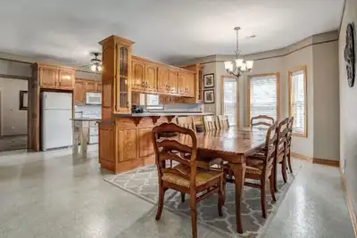 Image de Boutique Cottage Home on Gated Estate 3 bd 2 ba Getaway mis à jour avec le câble wifi