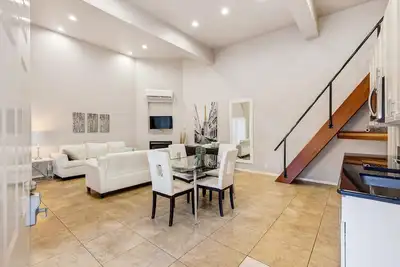 Image de Nimitz & W Point Loma Blvd! Studio indépendant avec canapé-lit Queen et mezzanine avec lit Queen