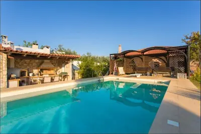 Image de Villa avec piscine près de l'aéroport / près du port-zoo de Rafina / voiture gratuite disponible