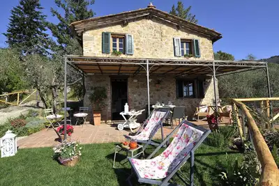 Image de Typique Ferme Toscane, Superbe vue sur Lucques. Jardin/parking privé. Wifi