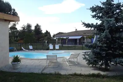 Image de Spacieuse villa, piscine sécurisée, chauffée 15/05-15/09 sur gd terrain clos