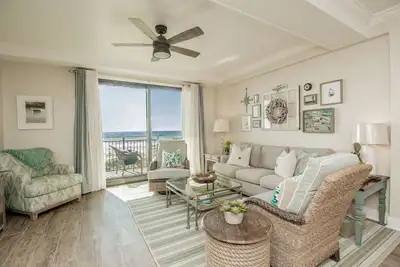Image de Oceanfront. Haut de gamme. Appartement de luxe. Remodeler haut de gamme.