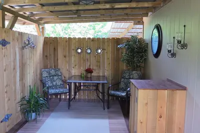 Image de Récemment rénové, chalet à un mille de la place Wimberley.