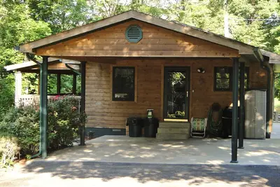 Image de Maison 2 chambres au bord du lac avec intimité! Belles vues et nombreux équipements. . .
