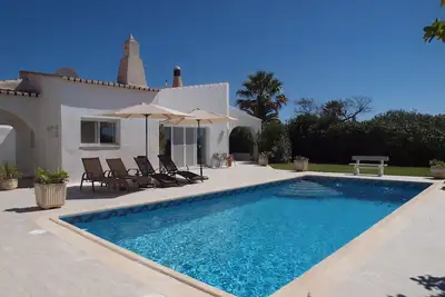 Image de Villa de rêve avec beh. Piscine, très calme, adaptée aux enfants, proche du tennis