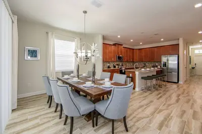 Image de (Cdv4776) Maison à étages du lac 6\/5, piscine privée avec spa et parc aquatique gratuit