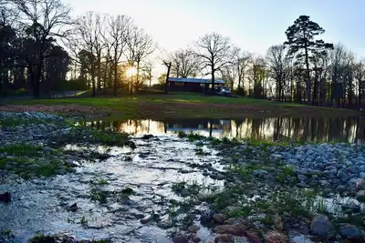 Image de Cabane en rondins isolée sur le lac de pêche privé, près de Beavers Bend, Broken Bow Lake