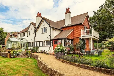 Image de Blackheath Guildford Country House - Surrey Hills sur village Cricket Green