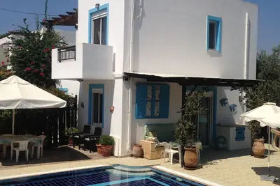 Image de Villa avec grande piscine privée dans un village calme à 5 minutes en voiture de Lindos