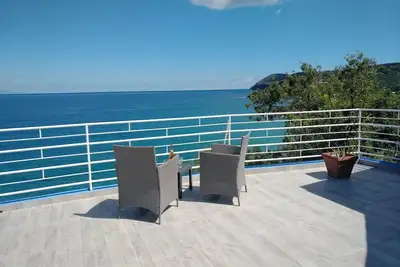 Image de Séjour de rêve! Grande villa avec piscine, au dessus de la plage, vue mer.