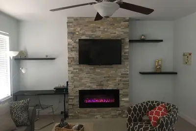 Image de Condo moderne (Wifi & Ac) 2 pâtés de maisons de Boardwalk, Beach & Convention Center!