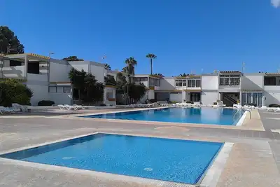 Image de Appartement avec terrasse, deux piscines et parking, près de la mer