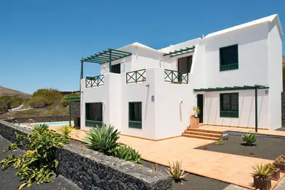 Image de Villa de luxe, piscine, vue mer, A / C, barbecue, Wifi, tennis de table