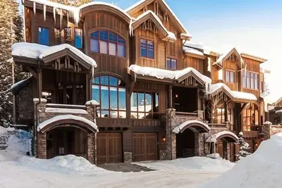 Image de Base Camp-Play dure alors repose-toi bien dans le luxe! Ski in / out 4 Br-isolée-Jane Crk