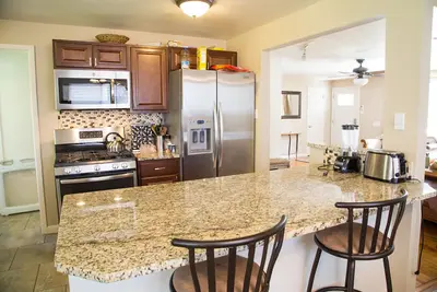 Image de Nouvelle cuisine, chambre pour toute la famille - Near 1st Bank Center