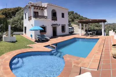 Image de Cottage à 15 minutes de la plage, avec piscine privée et Wi-Fi gratuit.