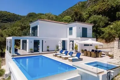 Image de Villa Michael. Doukades Corfu. <br><br>Piscine chauffée et jacuzzi. Reserve maintenant! Pour 2020